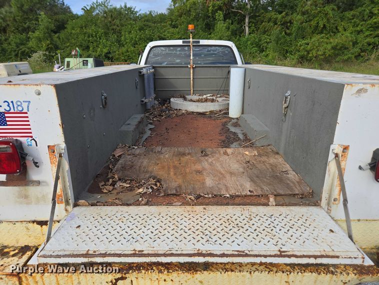 image for item DU2622 2003 Ford F450 Super Duty XL utility / service truck