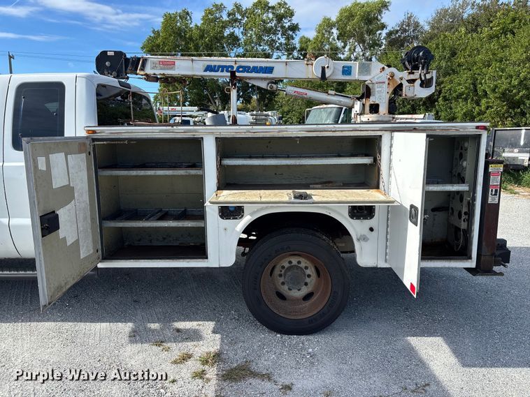 image for item DU2626 2015 Ford F550 Super Duty utility / service truck