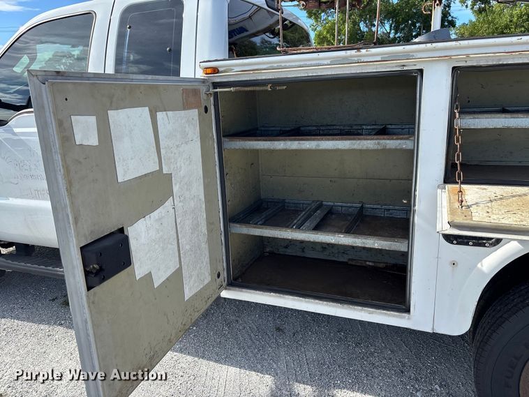 image for item DU2626 2015 Ford F550 Super Duty utility / service truck