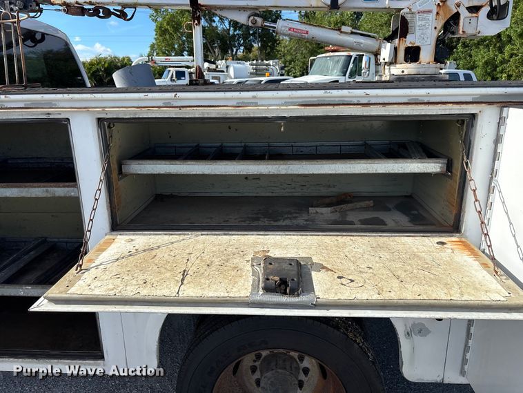 image for item DU2626 2015 Ford F550 Super Duty utility / service truck