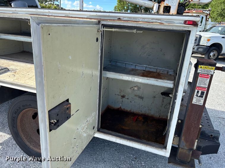 image for item DU2626 2015 Ford F550 Super Duty utility / service truck