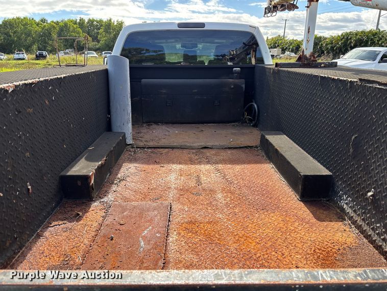 image for item DU2626 2015 Ford F550 Super Duty utility / service truck