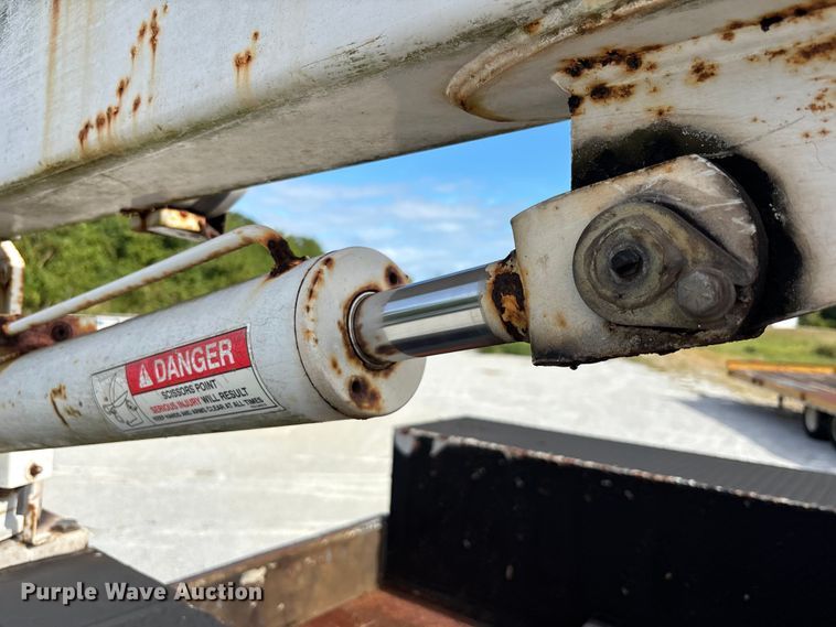 image for item DU2626 2015 Ford F550 Super Duty utility / service truck