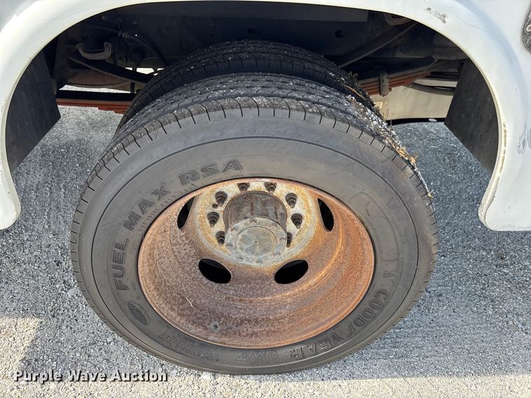 image for item DU2626 2015 Ford F550 Super Duty utility / service truck