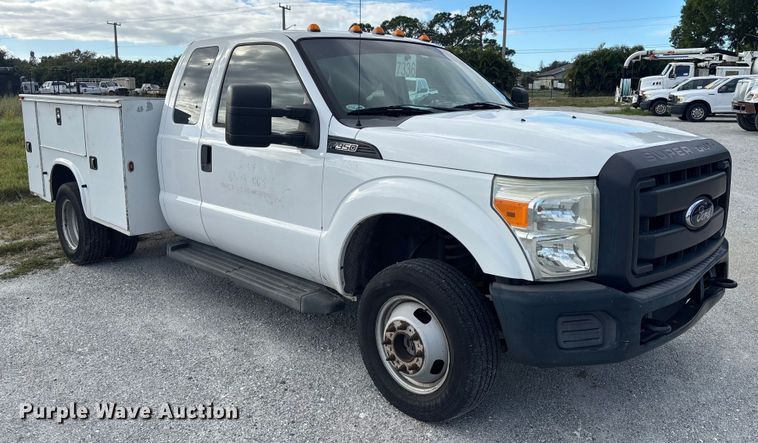 image for item DU2628 2015 Ford F350 Super Duty XL utility bed pickup truck