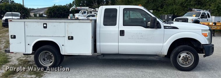 image for item DU2628 2015 Ford F350 Super Duty XL utility bed pickup truck