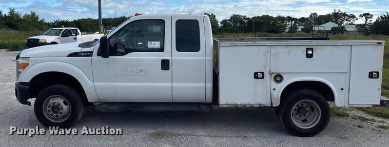 image for item DU2628 2015 Ford F350 Super Duty XL utility bed pickup truck
