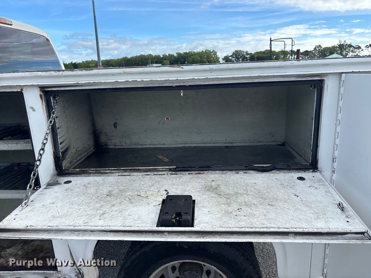 image for item DU2628 2015 Ford F350 Super Duty XL utility bed pickup truck