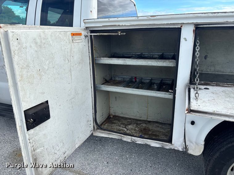 image for item DU2628 2015 Ford F350 Super Duty XL utility bed pickup truck