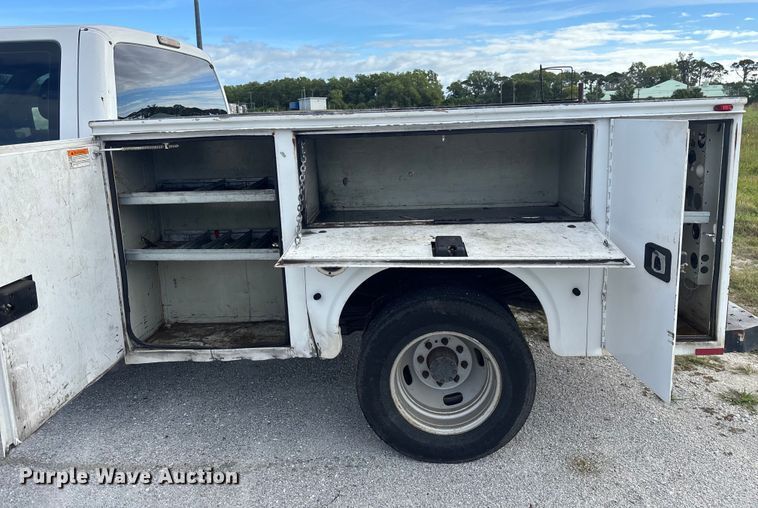 image for item DU2628 2015 Ford F350 Super Duty XL utility bed pickup truck