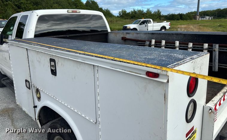 image for item DU2628 2015 Ford F350 Super Duty XL utility bed pickup truck