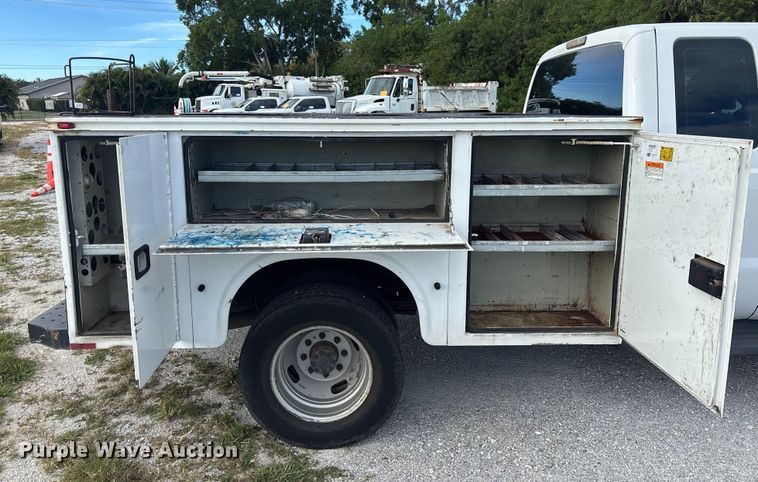 image for item DU2628 2015 Ford F350 Super Duty XL utility bed pickup truck