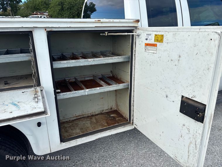 image for item DU2628 2015 Ford F350 Super Duty XL utility bed pickup truck