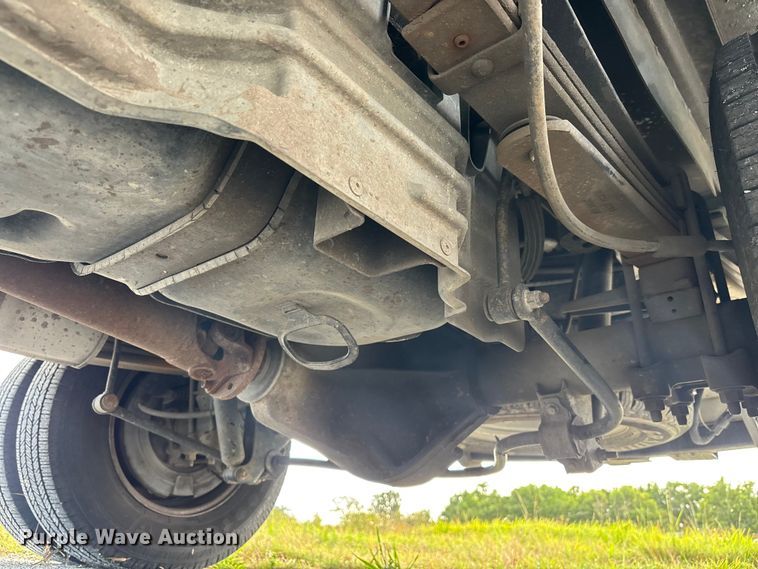 image for item DU2628 2015 Ford F350 Super Duty XL utility bed pickup truck