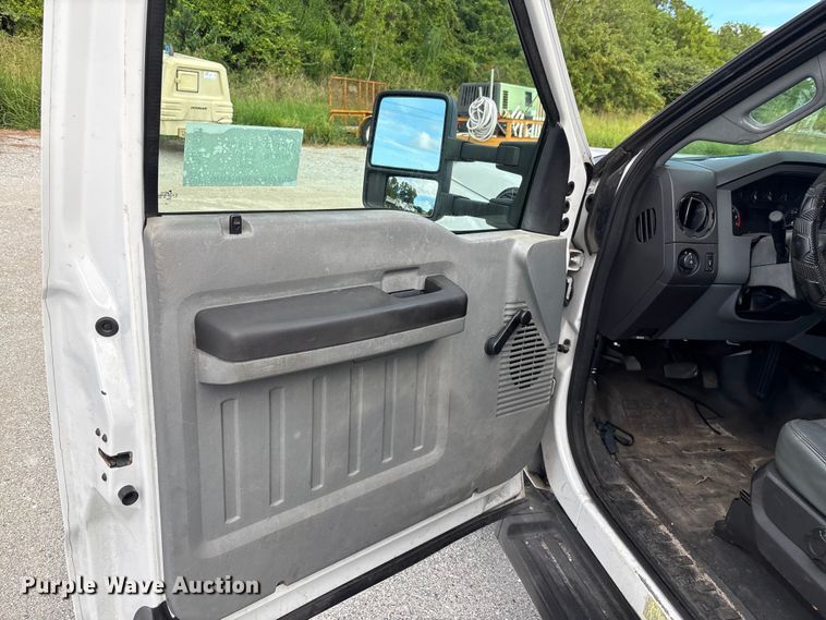 image for item DU2628 2015 Ford F350 Super Duty XL utility bed pickup truck