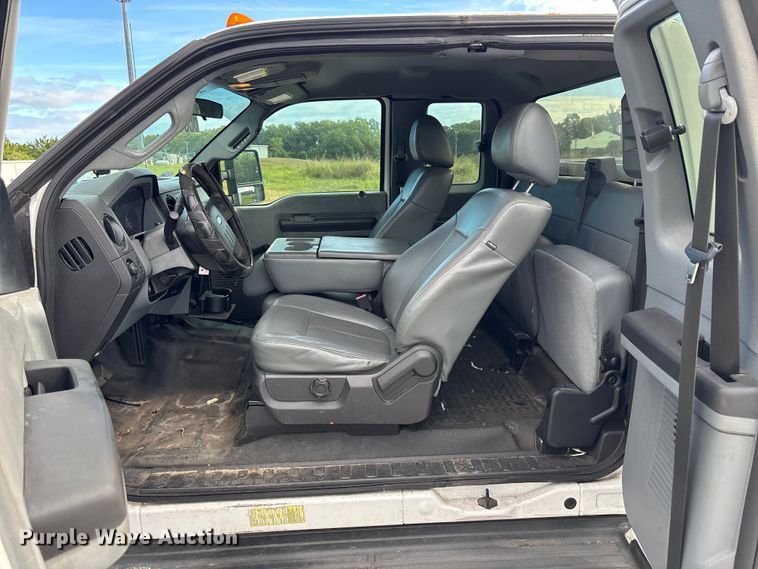 image for item DU2628 2015 Ford F350 Super Duty XL utility bed pickup truck