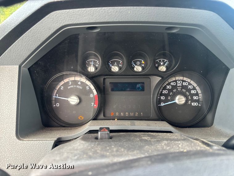 image for item DU2628 2015 Ford F350 Super Duty XL utility bed pickup truck