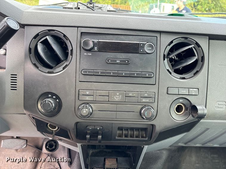 image for item DU2628 2015 Ford F350 Super Duty XL utility bed pickup truck