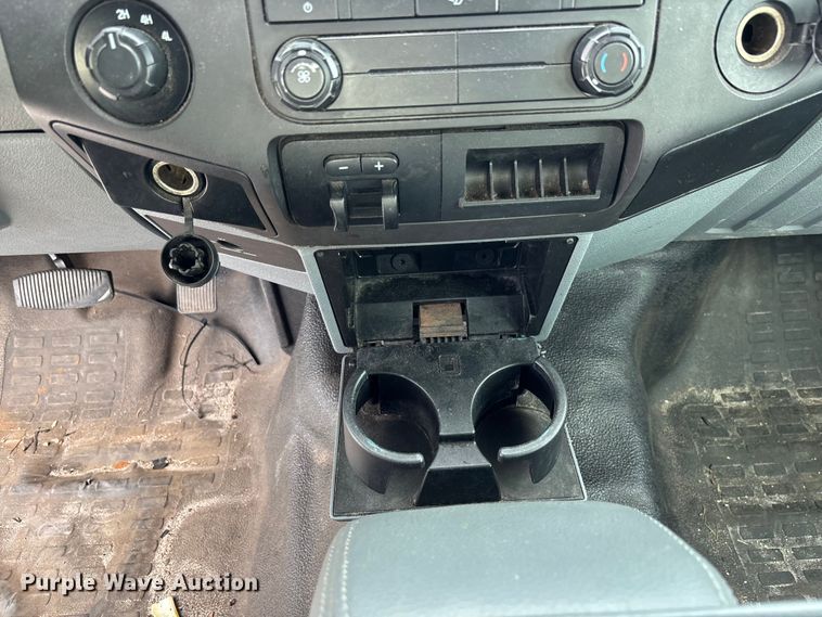 image for item DU2628 2015 Ford F350 Super Duty XL utility bed pickup truck