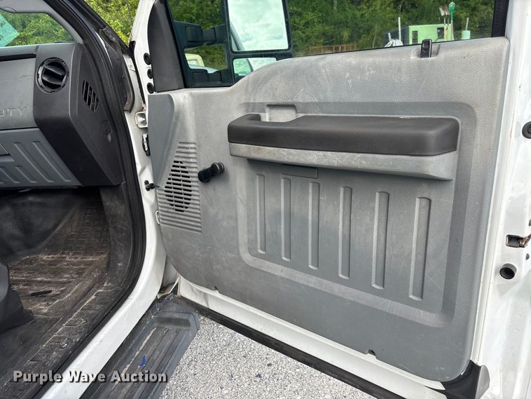 image for item DU2628 2015 Ford F350 Super Duty XL utility bed pickup truck