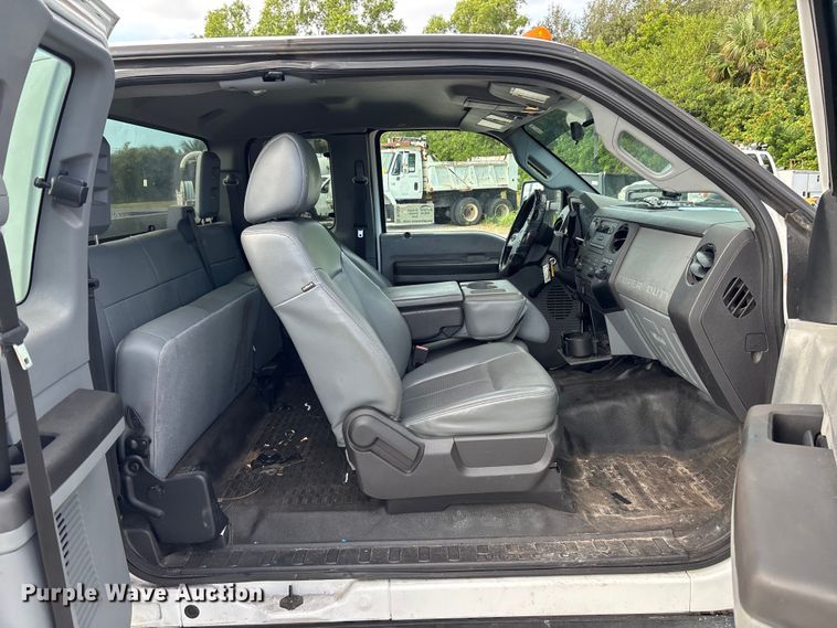 image for item DU2628 2015 Ford F350 Super Duty XL utility bed pickup truck