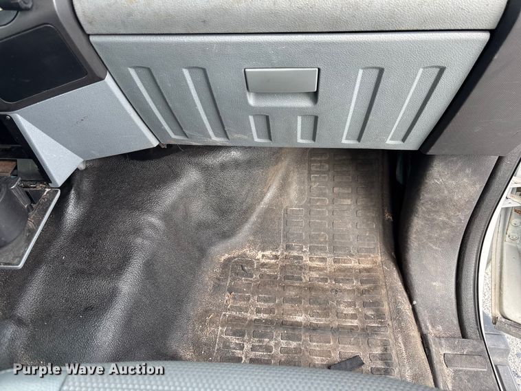 image for item DU2628 2015 Ford F350 Super Duty XL utility bed pickup truck