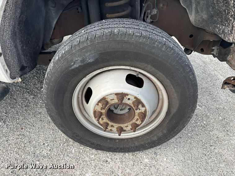 image for item DU2628 2015 Ford F350 Super Duty XL utility bed pickup truck