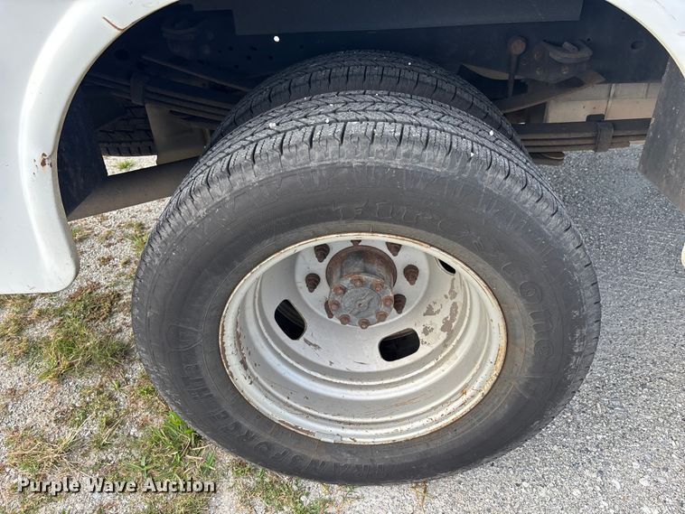 image for item DU2628 2015 Ford F350 Super Duty XL utility bed pickup truck