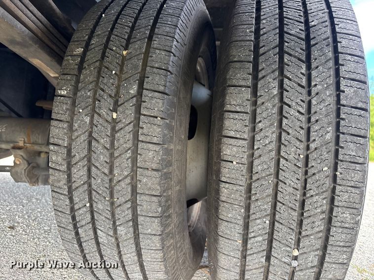 image for item DU2628 2015 Ford F350 Super Duty XL utility bed pickup truck