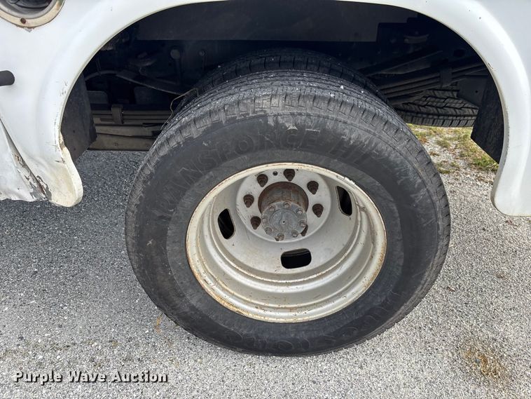 image for item DU2628 2015 Ford F350 Super Duty XL utility bed pickup truck