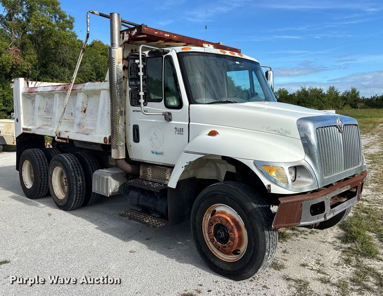 image for item DU2629 2003 International 7400 dump truck
