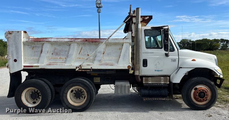 image for item DU2629 2003 International 7400 dump truck