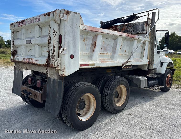 image for item DU2629 2003 International 7400 dump truck