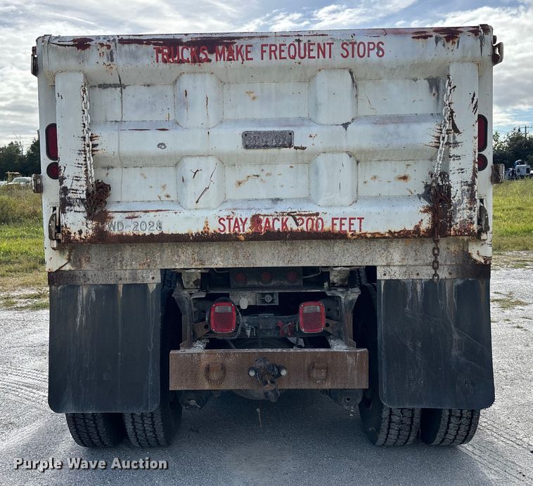 image for item DU2629 2003 International 7400 dump truck