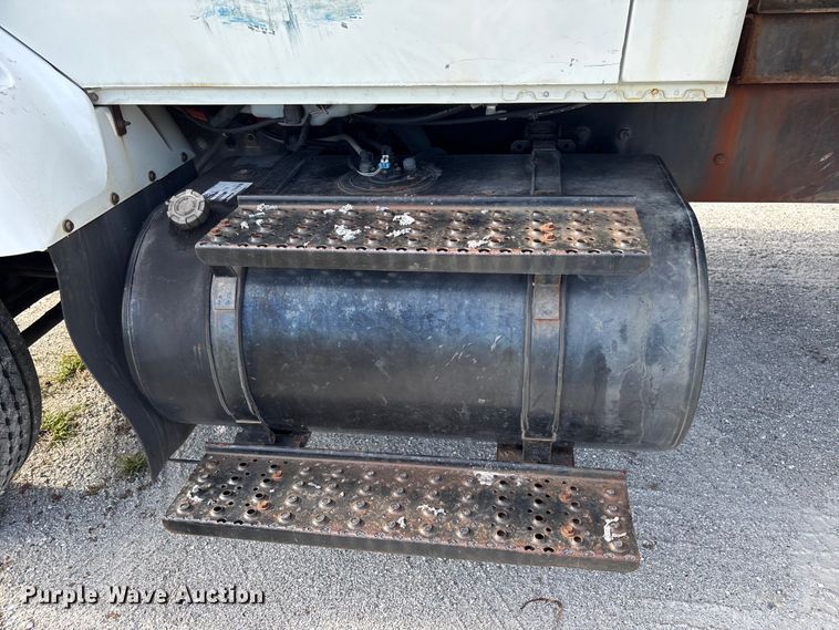 image for item DU2629 2003 International 7400 dump truck