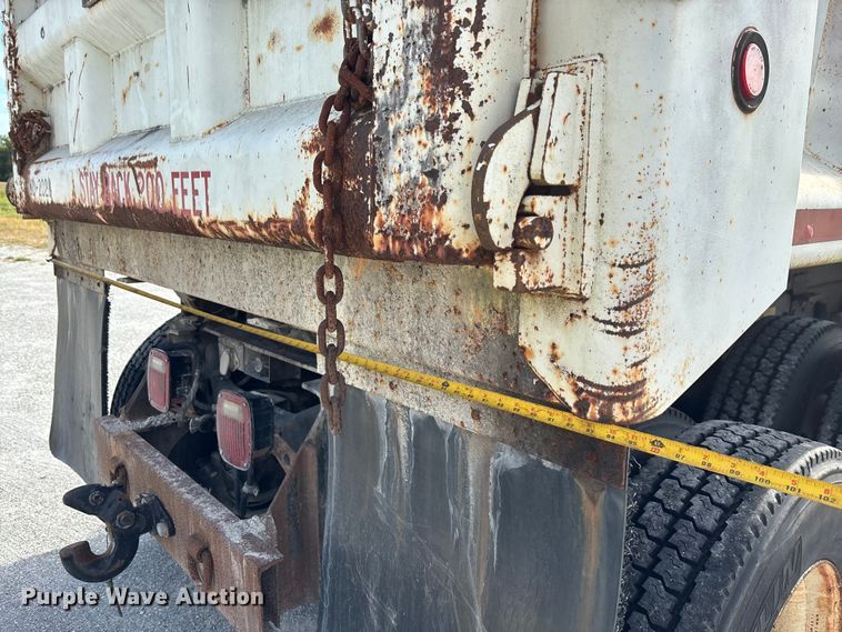 image for item DU2629 2003 International 7400 dump truck