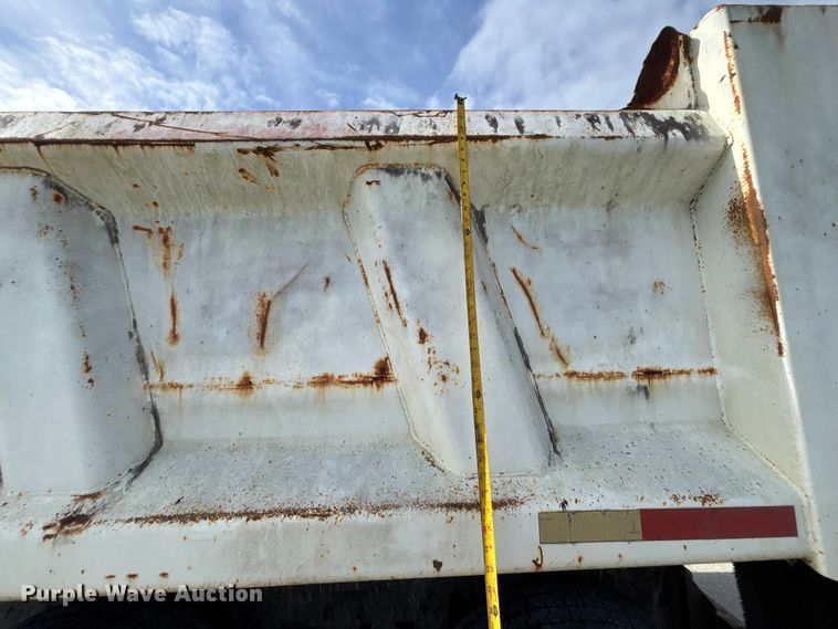 image for item DU2629 2003 International 7400 dump truck