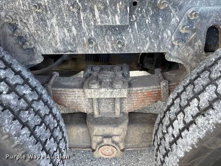 image for item DU2629 2003 International 7400 dump truck