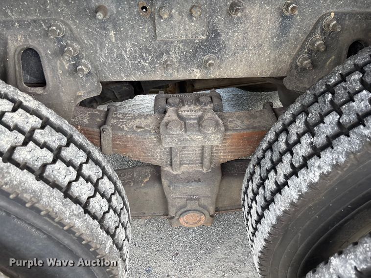 image for item DU2629 2003 International 7400 dump truck