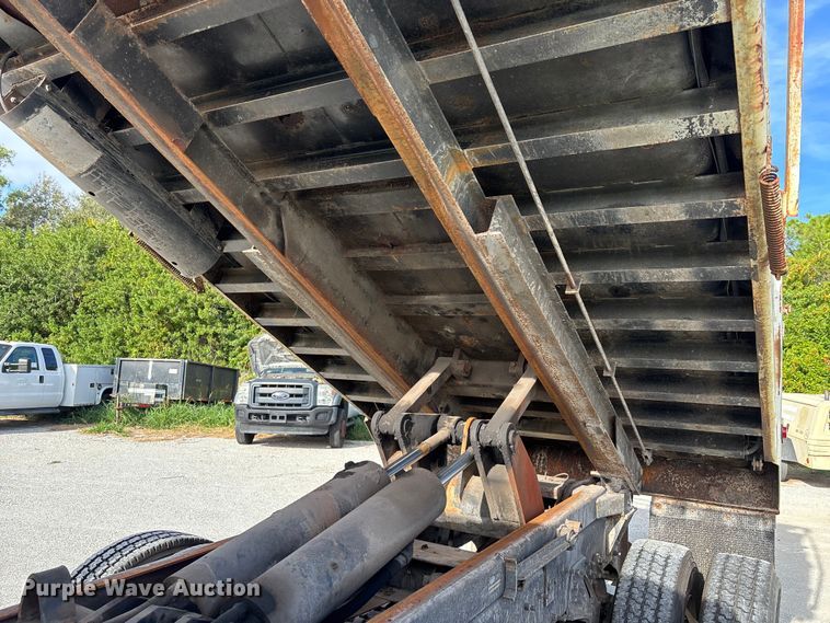 image for item DU2629 2003 International 7400 dump truck