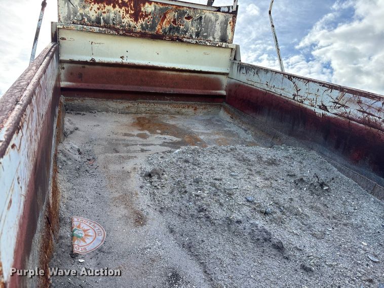 image for item DU2629 2003 International 7400 dump truck