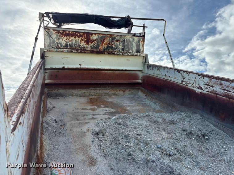 image for item DU2629 2003 International 7400 dump truck