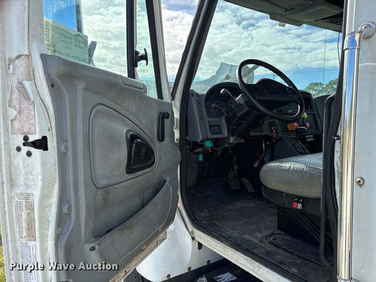 image for item DU2629 2003 International 7400 dump truck