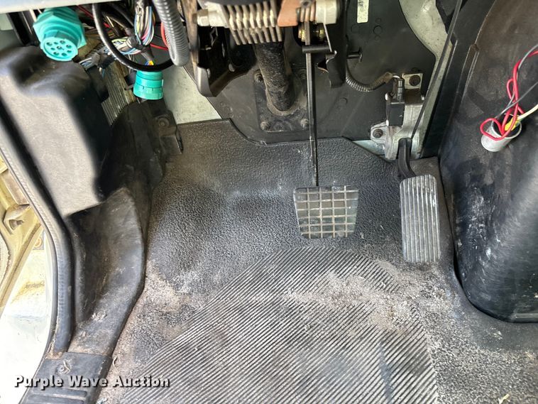 image for item DU2629 2003 International 7400 dump truck