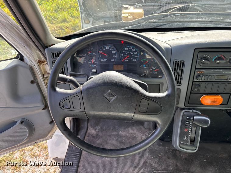 image for item DU2629 2003 International 7400 dump truck