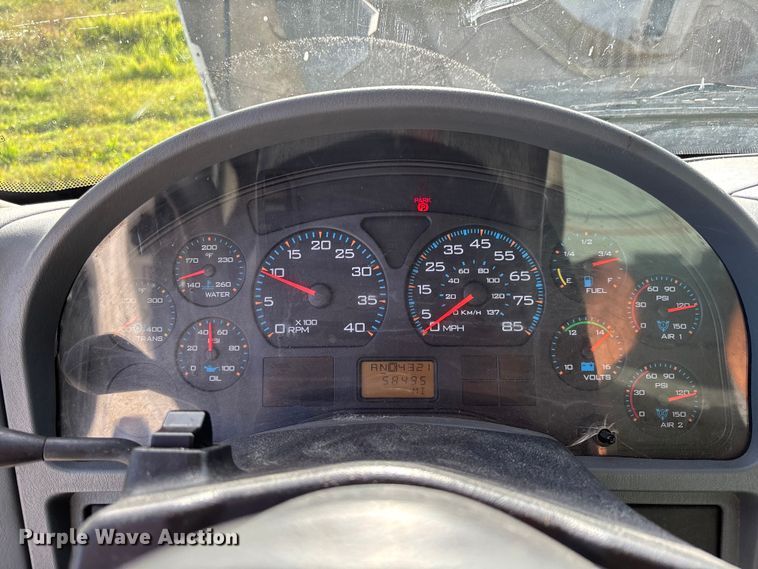 image for item DU2629 2003 International 7400 dump truck