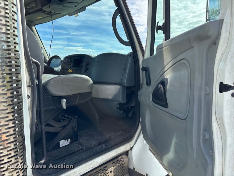 image for item DU2629 2003 International 7400 dump truck