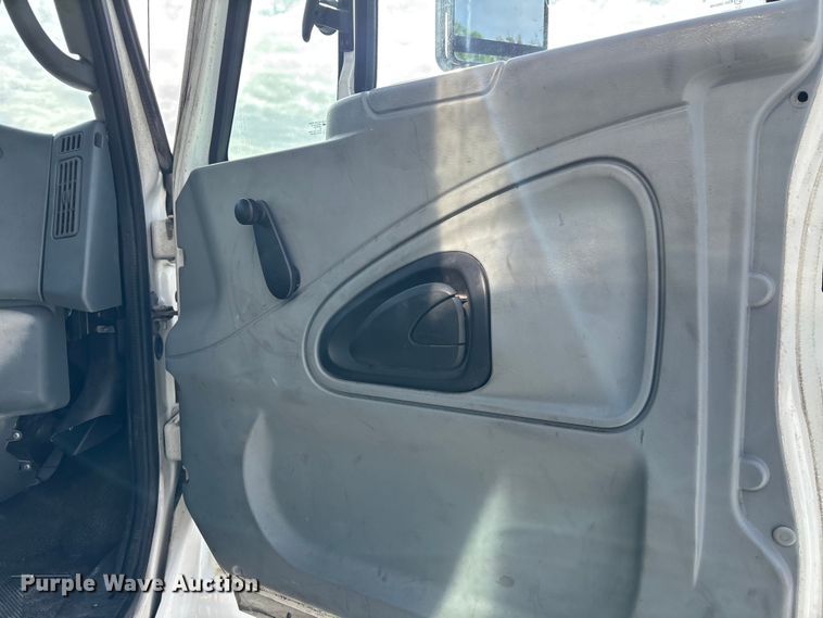 image for item DU2629 2003 International 7400 dump truck