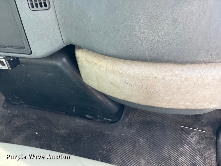 image for item DU2629 2003 International 7400 dump truck