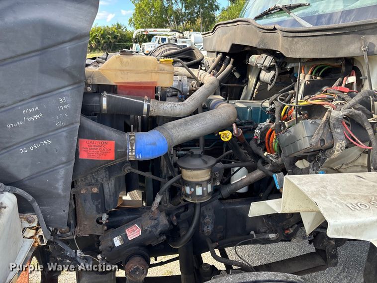 image for item DU2629 2003 International 7400 dump truck